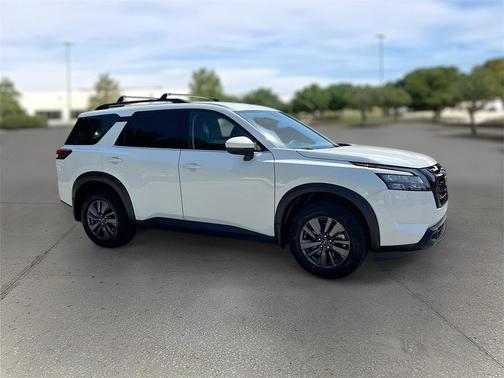 2024 Nissan Pathfinder SV