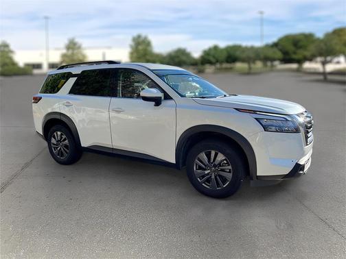 2024 Nissan Pathfinder SV