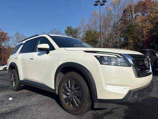2024 Nissan Pathfinder SV