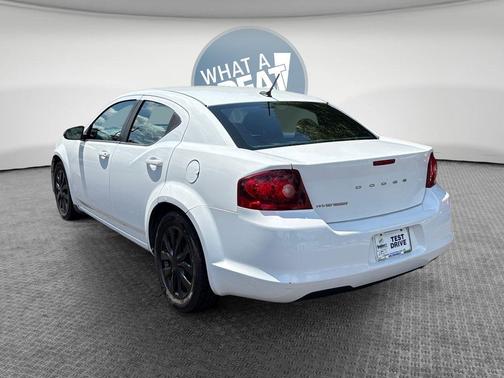 Bright White Clearcoat 2014 Dodge Avenger SE