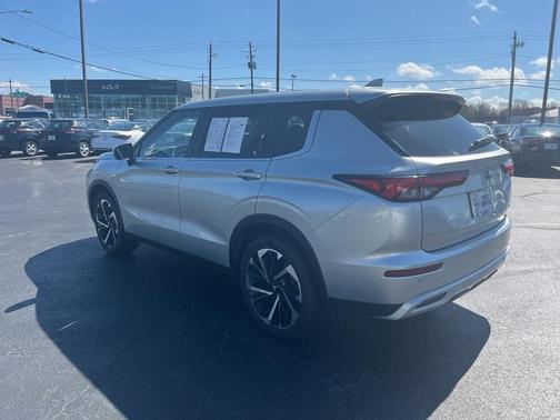 2024 Mitsubishi Outlander SE