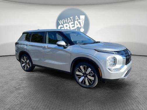 Silver Alloy 2026 Mitsubishi Outlander SE