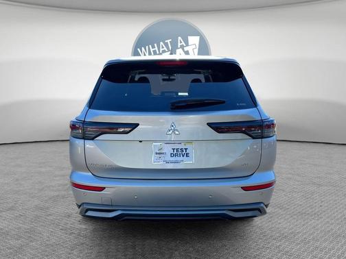 Silver Alloy 2026 Mitsubishi Outlander SE