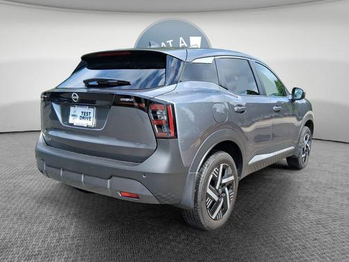 Gun Metallic 2025 Nissan Kicks SV