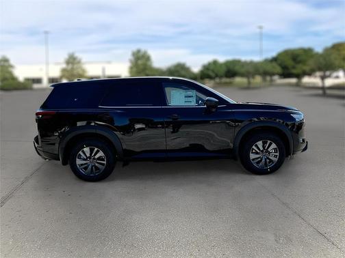 2025 Nissan Pathfinder S