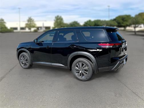2025 Nissan Pathfinder S