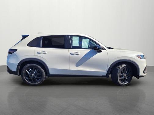 Platinum White Pearl 2024 Honda HR-V Sport
