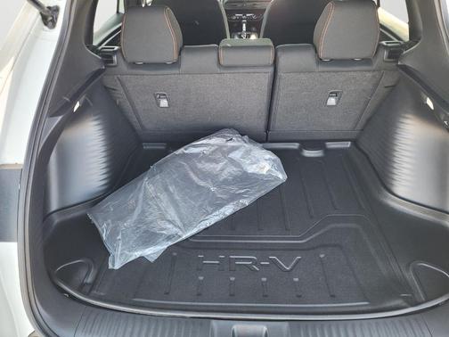 Platinum White Pearl 2024 Honda HR-V Sport
