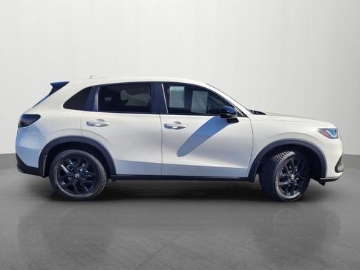 Platinum White Pearl 2024 Honda HR-V Sport