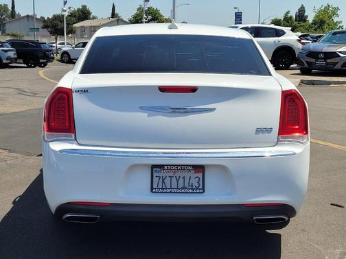 2015 Chrysler 300 Limited