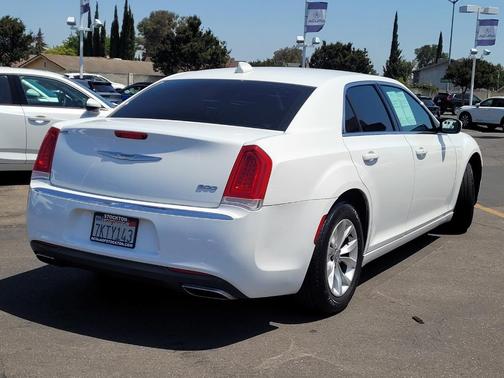 2015 Chrysler 300 Limited