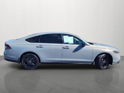 Urban Gray Pearl 2025 Honda Accord SE