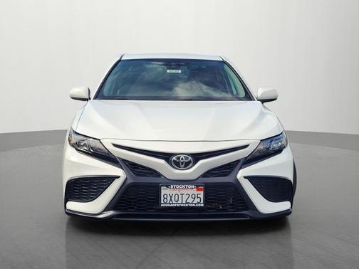 Super White 2021 Toyota Camry SE