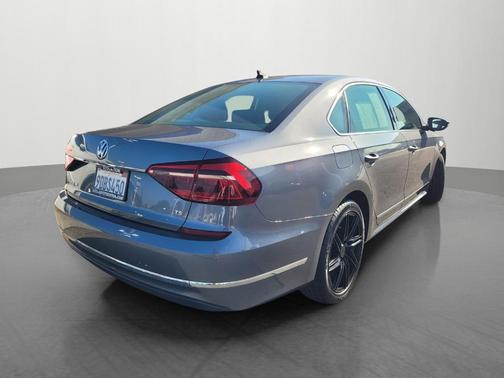 2017 Volkswagen Passat 1.8T SE