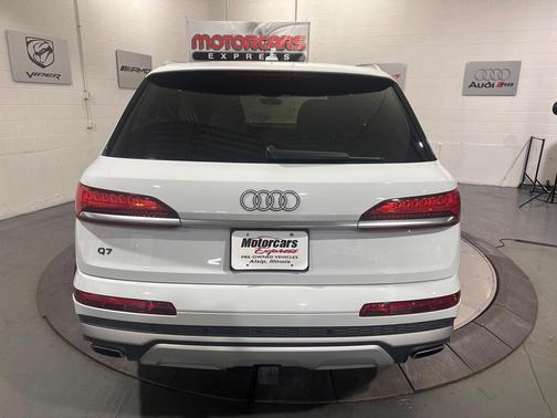 Carrara White 2025 Audi Q7 45 Premium