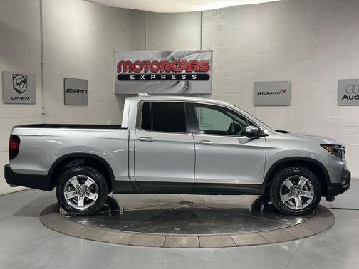 Solar Silver Metallic 2025 Honda Ridgeline RTL