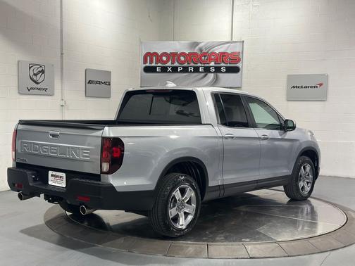 Solar Silver Metallic 2025 Honda Ridgeline RTL