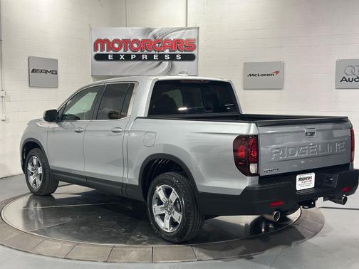 Solar Silver Metallic 2025 Honda Ridgeline RTL