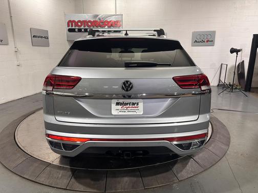 Pyrite Silver Metallic 2023 Volkswagen Atlas Cross Sport 3.6L V6 SEL Premium R-Line