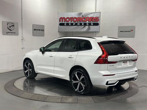 2022 Volvo XC60 B6 R-Design