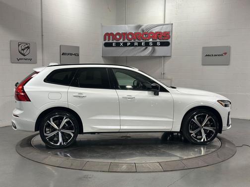 2022 Volvo XC60 B6 R-Design