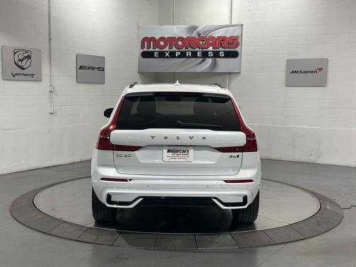 2022 Volvo XC60 B6 R-Design