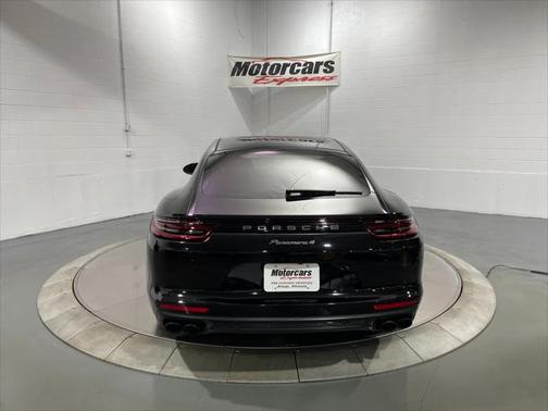 2018 Porsche Panamera 4