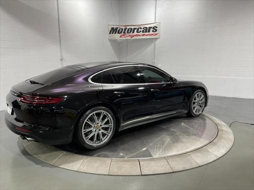 2018 Porsche Panamera 4