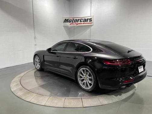 Photo 3 of 32 of 2018 Porsche Panamera 4