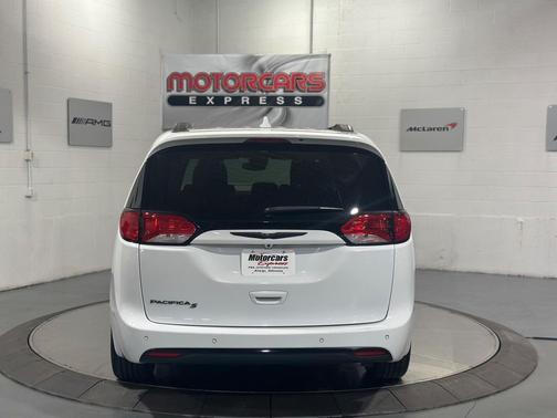 Bright White Clearcoat 2018 Chrysler Pacifica Touring-L Plus