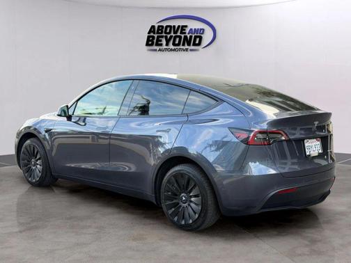 2022 Tesla Model Y Long Range Dual Motor All-Wheel Drive