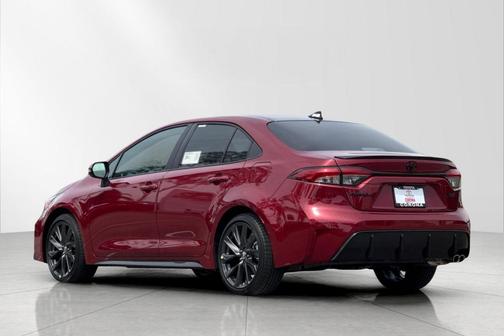 Ruby Flare Pearl/Midnight Black Metallic 2026 Toyota Corolla XSE