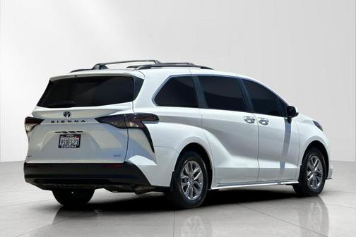 Wind Chill Pearl 2025 Toyota Sienna XLE