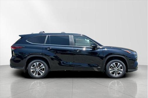 2025 Toyota Highlander Hybrid XLE