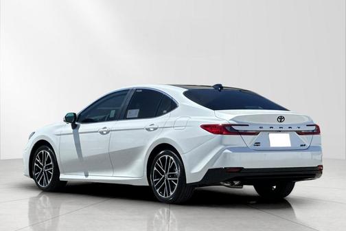Wind Chill Pearl 2026 Toyota Camry XLE