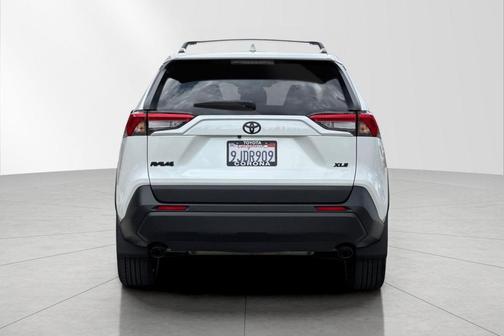 Wind Chill Pearl 2023 Toyota RAV4 XLE Premium