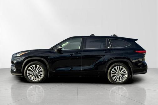 2023 Toyota Highlander Hybrid Platinum