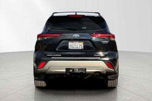 2023 Toyota Highlander Hybrid Platinum