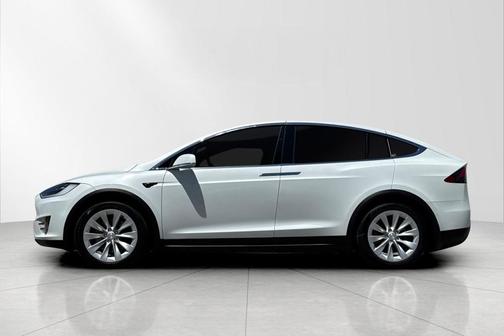 Pearl White Multi-Coat 2018 Tesla Model X 75D