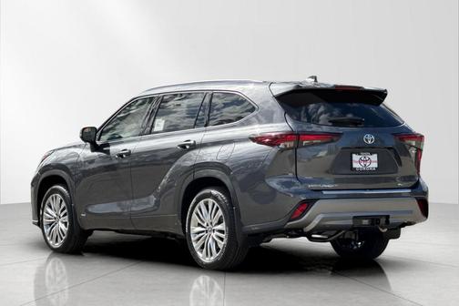 2025 Toyota Highlander Hybrid Platinum