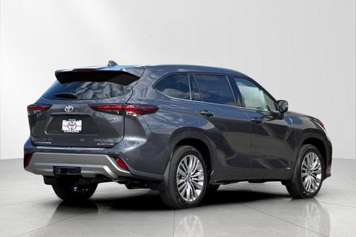 2025 Toyota Highlander Hybrid Platinum