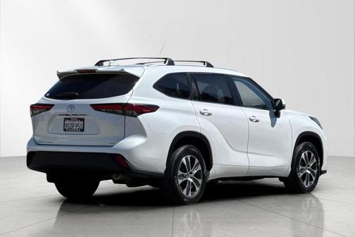 Wind Chill Pearl 2023 Toyota Highlander XLE