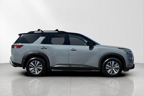 Solid Gray/Super Black 2024 Nissan Pathfinder SL FWD