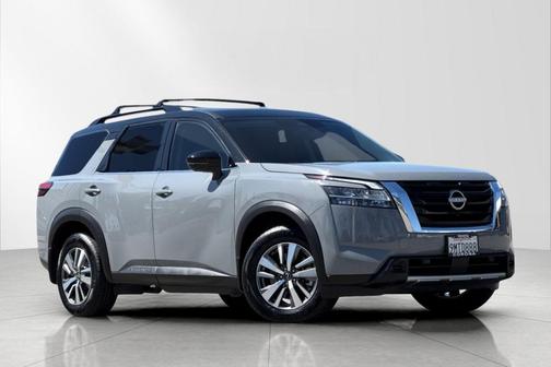 Solid Gray/Super Black 2024 Nissan Pathfinder SL FWD