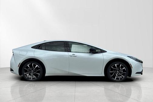 Wind Chill Pearl 2026 Toyota Prius Plug-In Hybrid XSE Premium