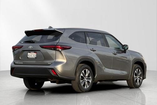 2025 Toyota Highlander XLE