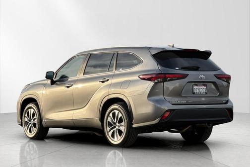2025 Toyota Highlander XLE