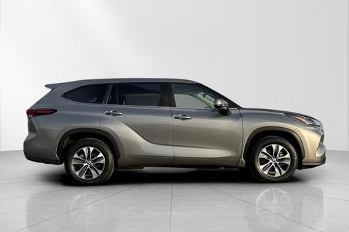 2025 Toyota Highlander XLE
