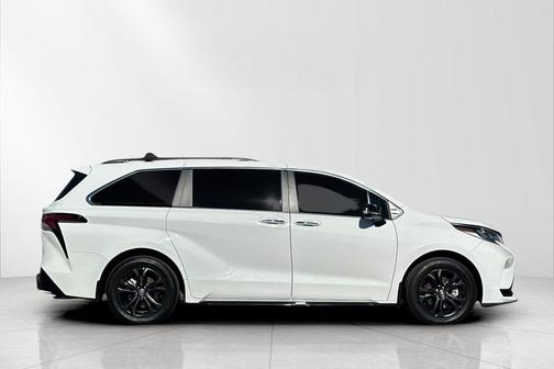 2024 Toyota Sienna XSE 7 Passenger