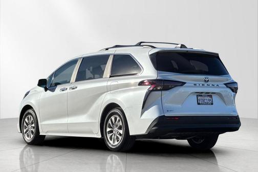 2025 Toyota Sienna XLE